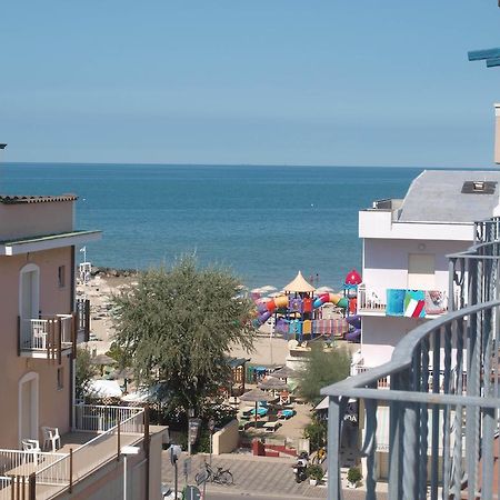 Residence Mediterraneo Римини Экстерьер фото