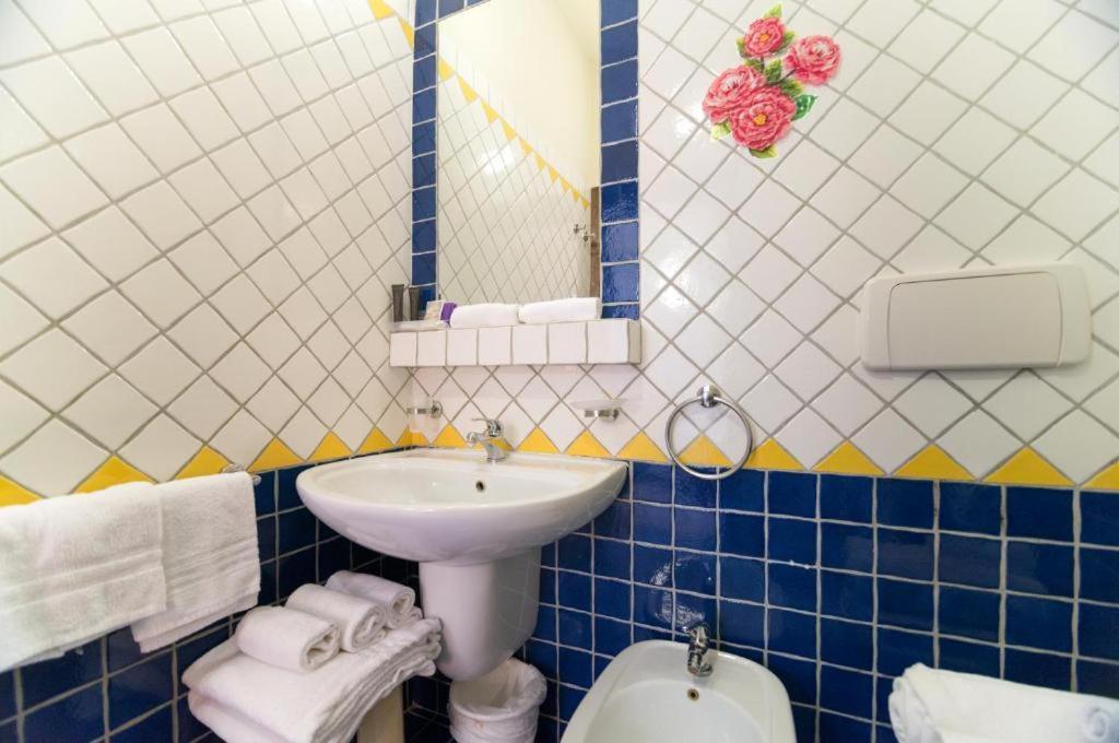Residence Mediterraneo Римини Экстерьер фото