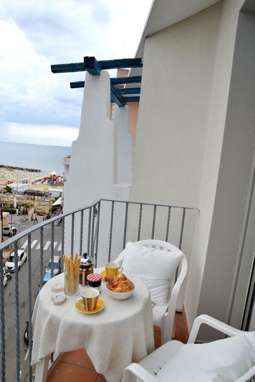 Residence Mediterraneo Римини Экстерьер фото