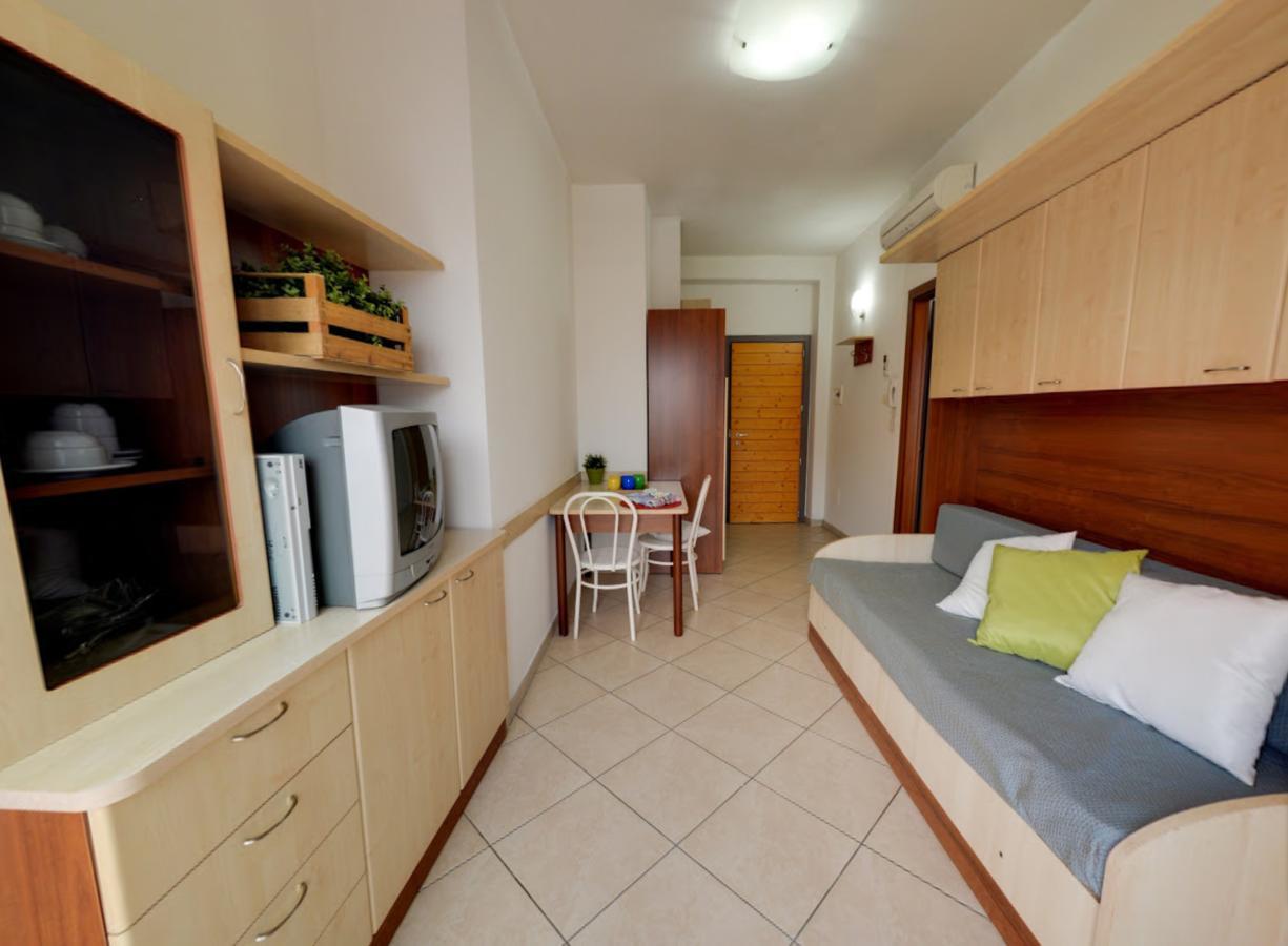 Residence Mediterraneo Римини Экстерьер фото