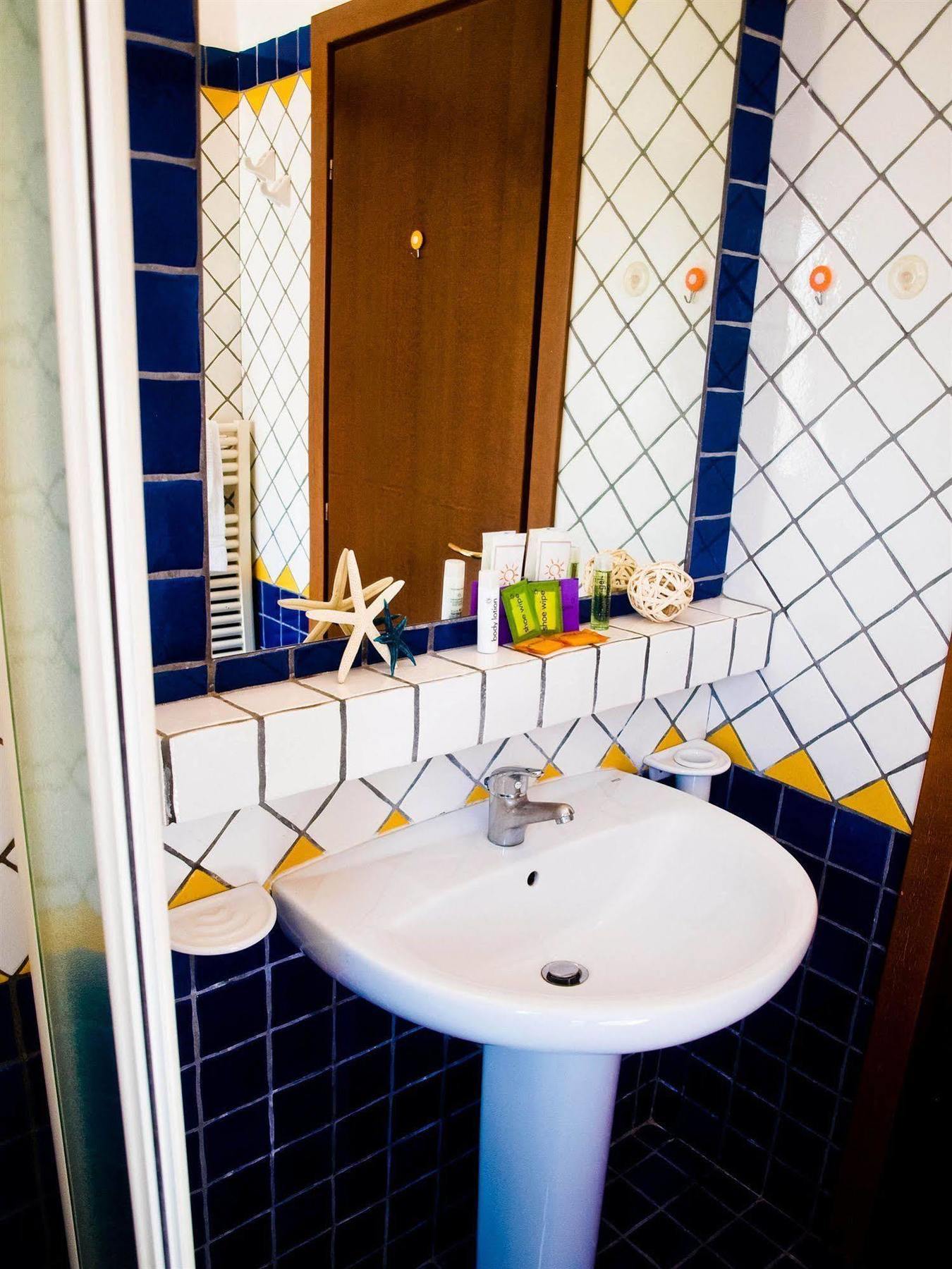 Residence Mediterraneo Римини Экстерьер фото