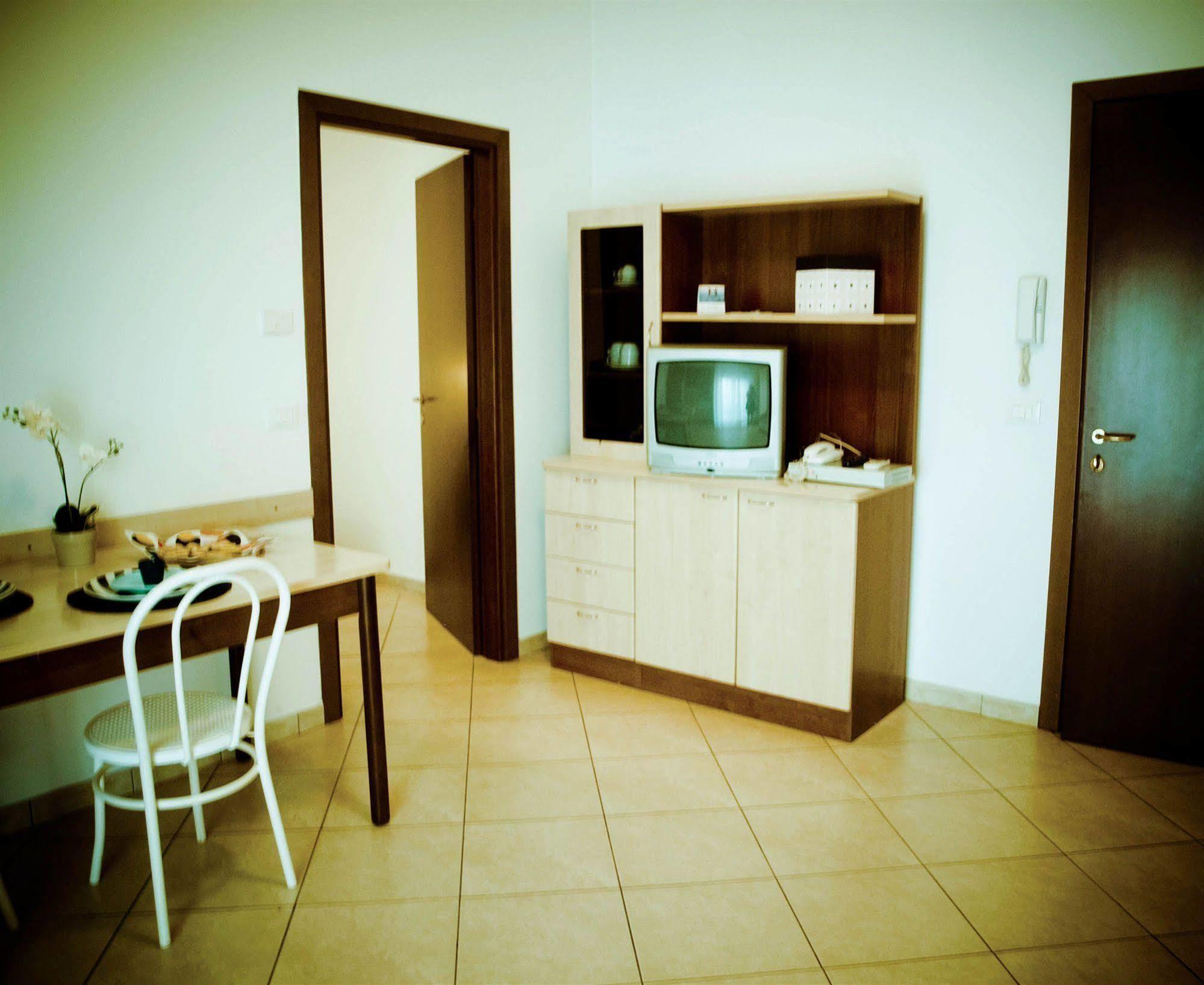 Residence Mediterraneo Римини Экстерьер фото