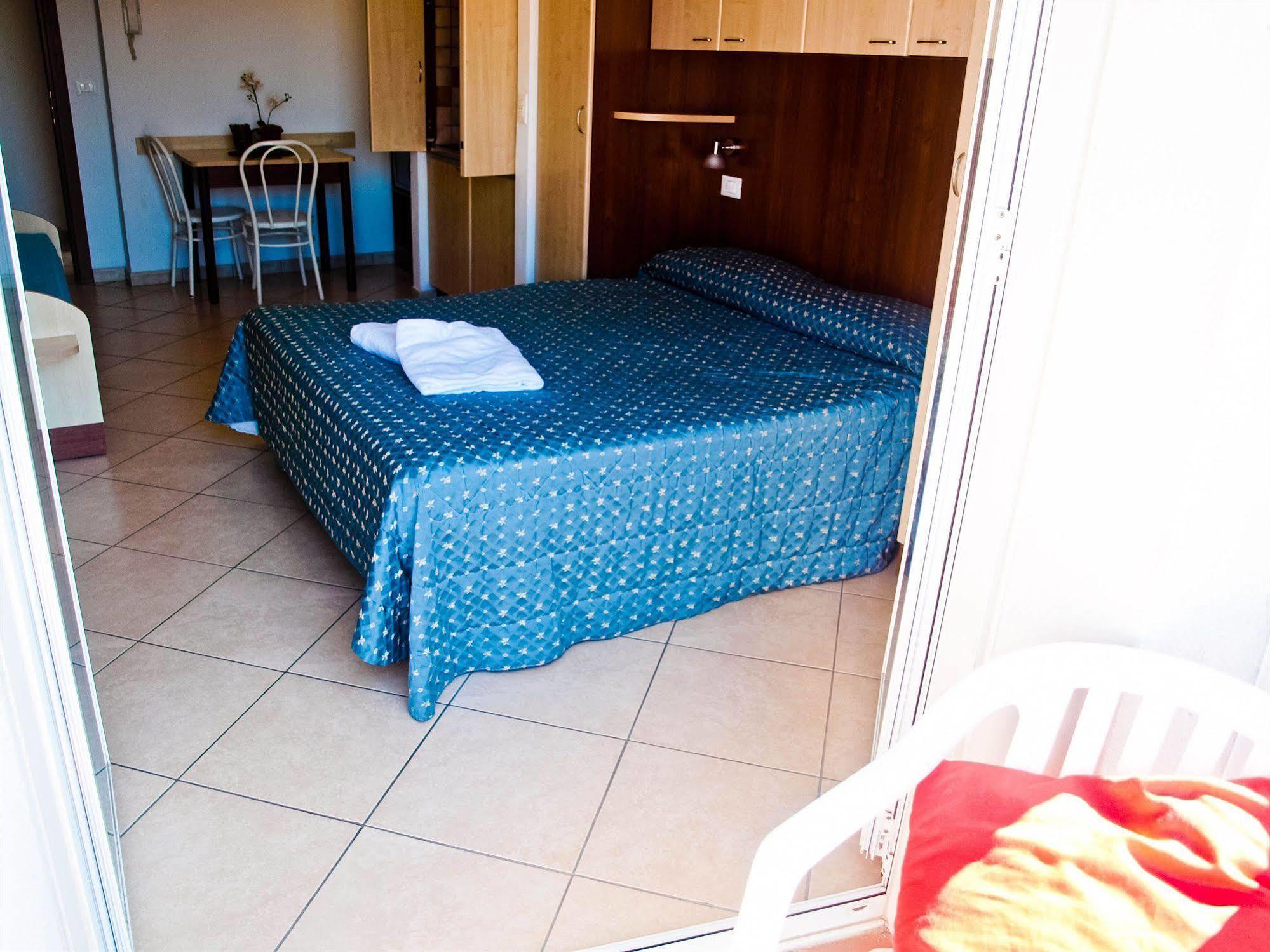 Residence Mediterraneo Римини Экстерьер фото