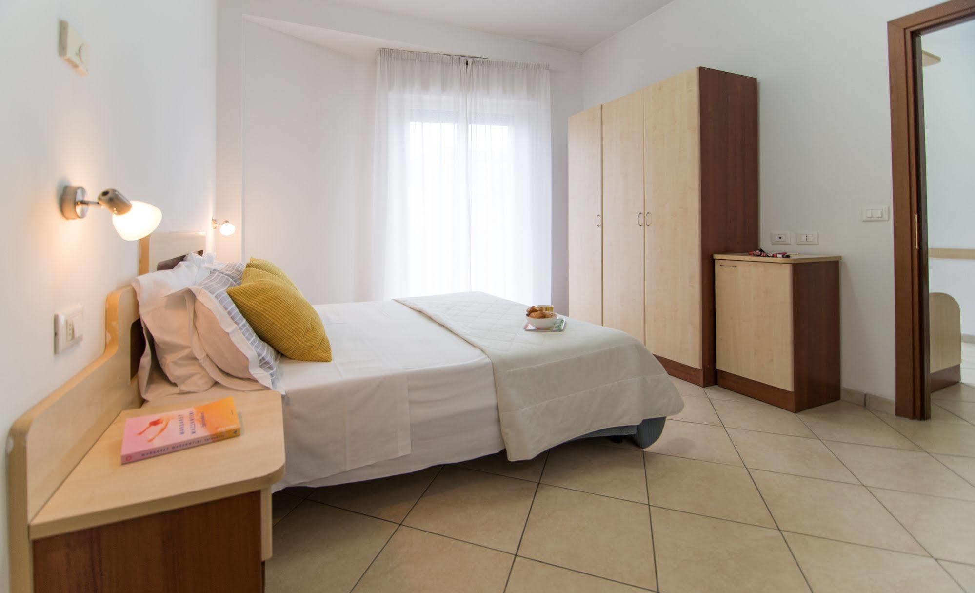 Residence Mediterraneo Римини Экстерьер фото