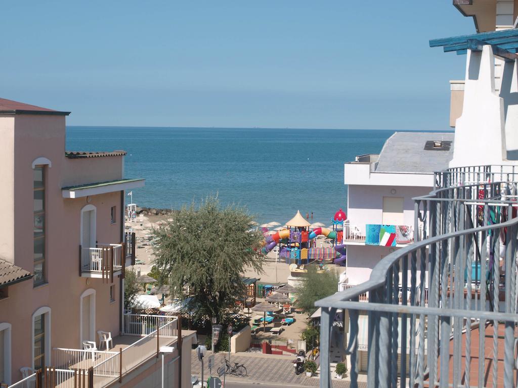 Residence Mediterraneo Римини Экстерьер фото