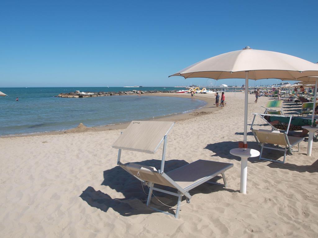 Residence Mediterraneo Римини Экстерьер фото